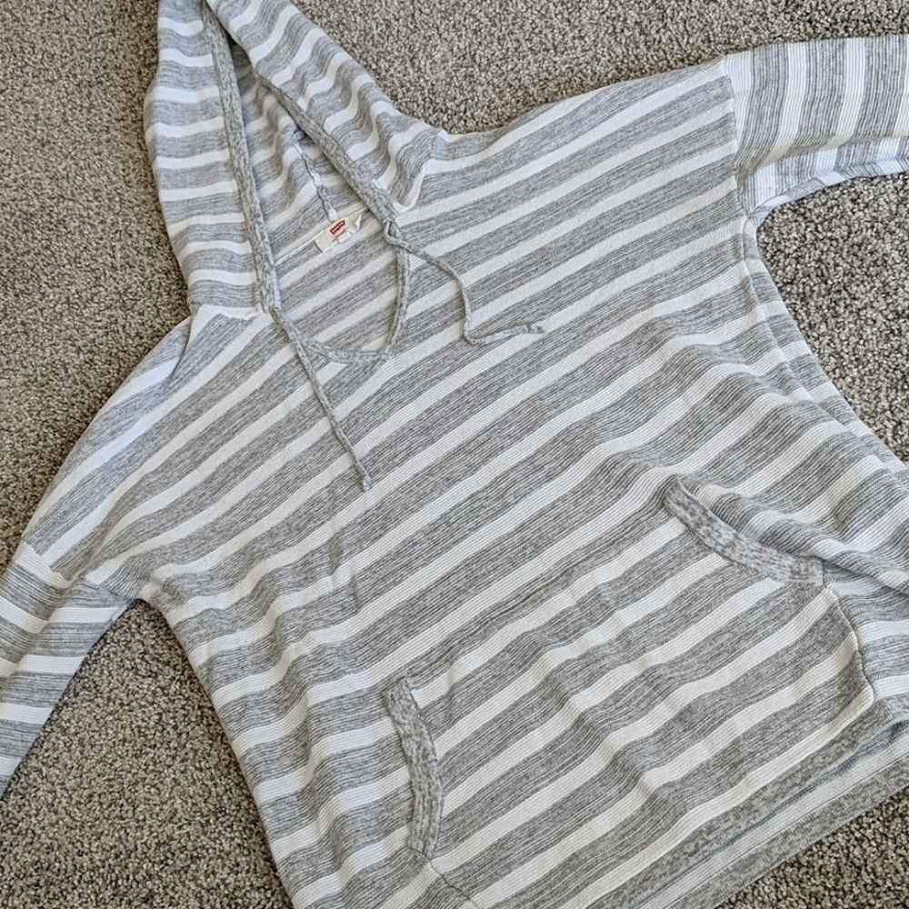 Light hooded long-sleeve sweatshirt